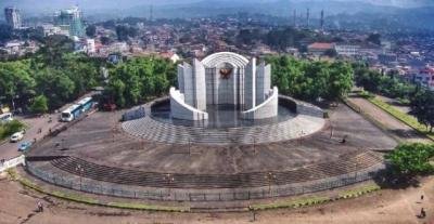 Monumen Perjuangan atau Monju adalah ikon Bandung yang didedikasikan untuk mengenang perjuangan rakyat Jawa Barat dalam merebut kemerdekaan Indonesia.